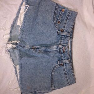 Levi Cuttoff shorts